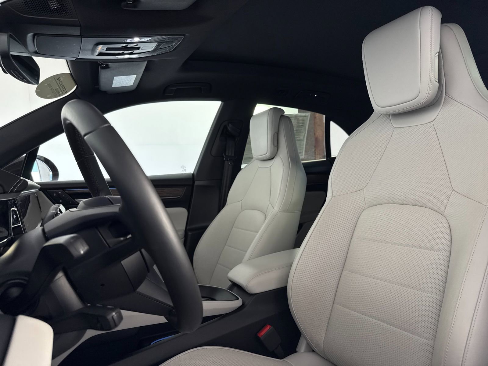 Certified 2025 Porsche Macan Electric RWD image 5