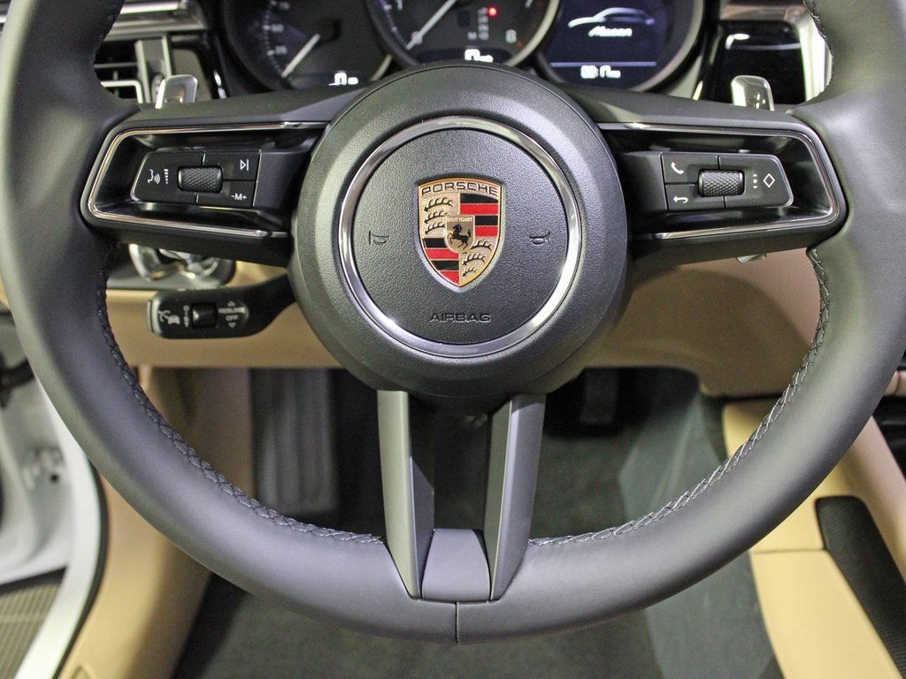 Certified 2026 Porsche Macan AWD/4WD image 22