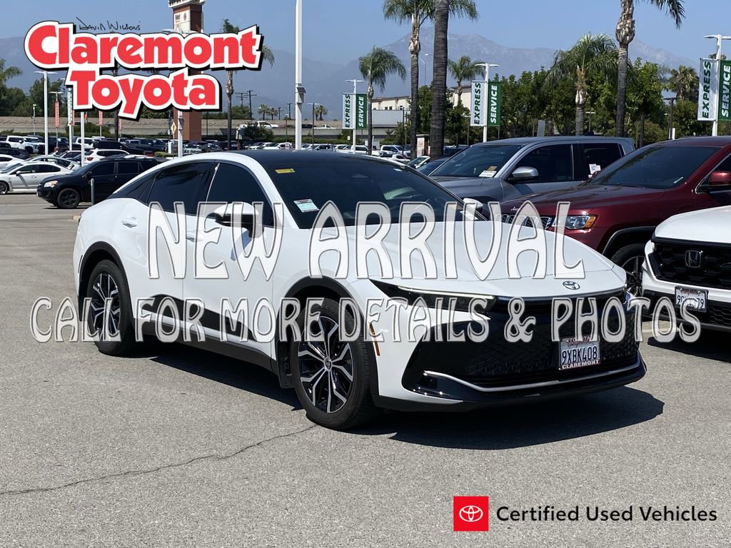 Certified 2025 Toyota Crown AWD/4WD image 1