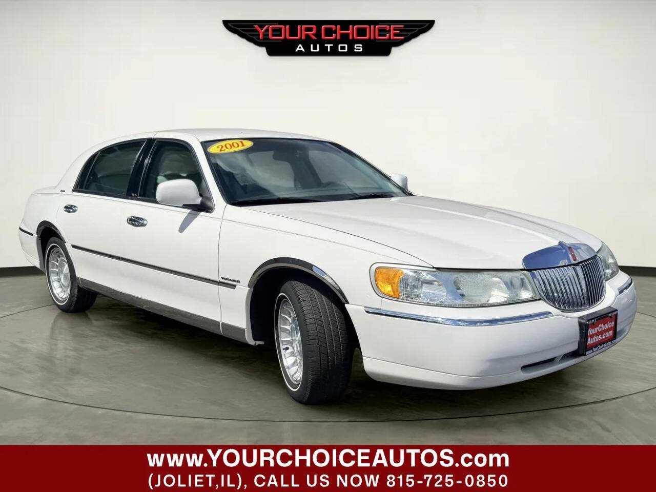 Used 2001 Lincoln Town Car Executive RWD image 8