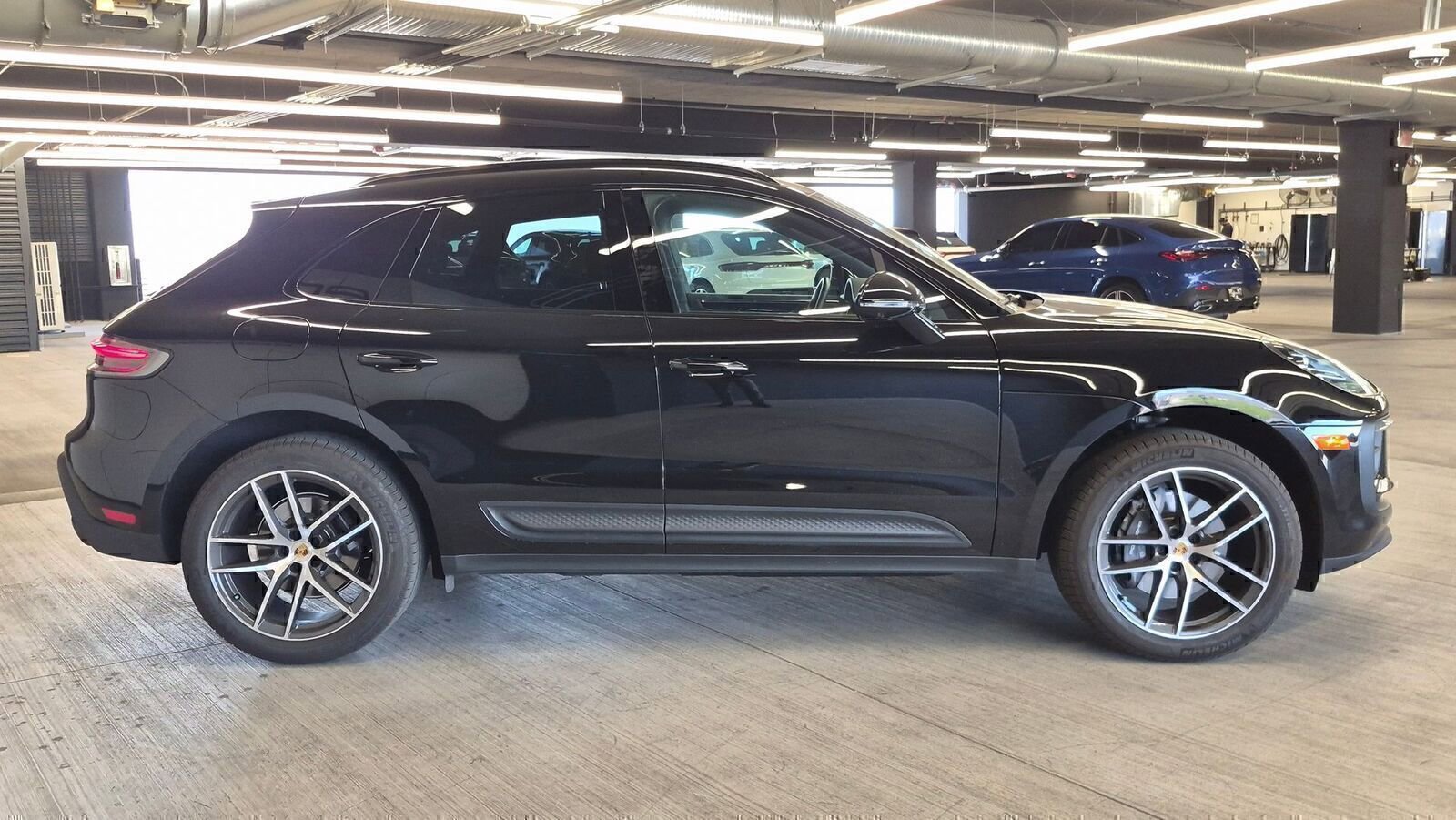 Certified 2026 Porsche Macan AWD/4WD image 5