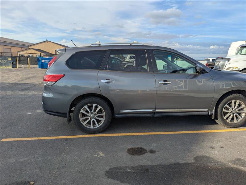 Used 2018 Nissan Pathfinder SV image 5