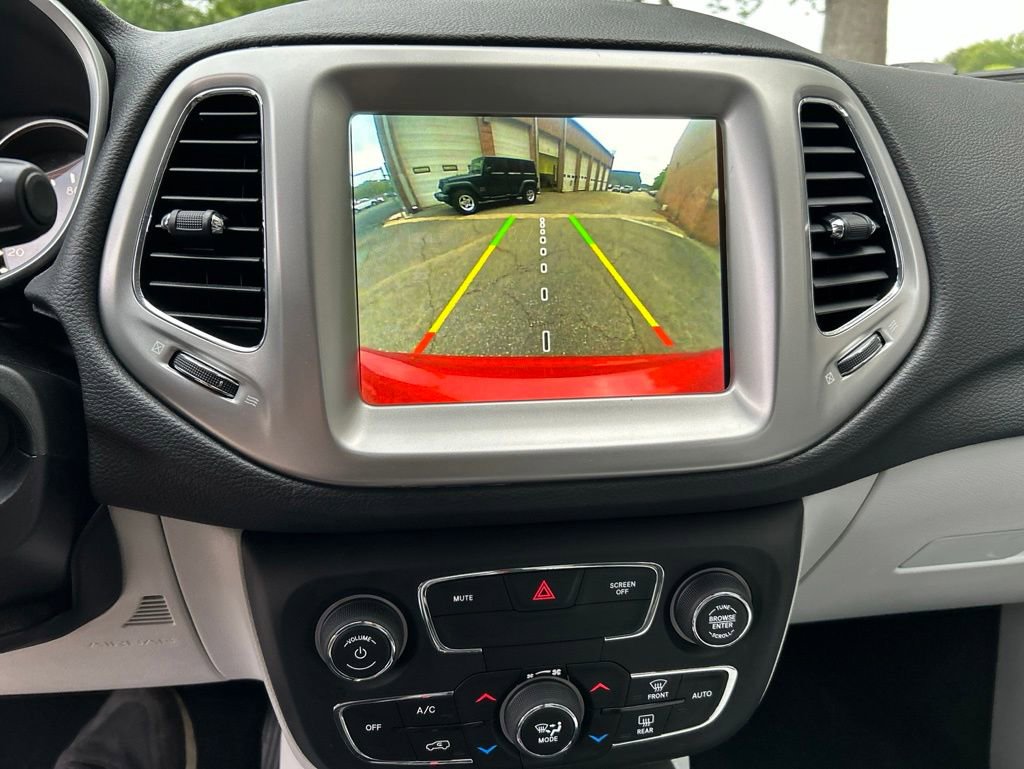 Used 2018 Jeep Compass Latitude w/ Popular Equipment Group AWD/4WD image 19