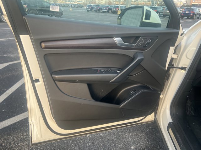 Used 2023 Audi Q5 2.0T Premium w/ Convenience Package image 6