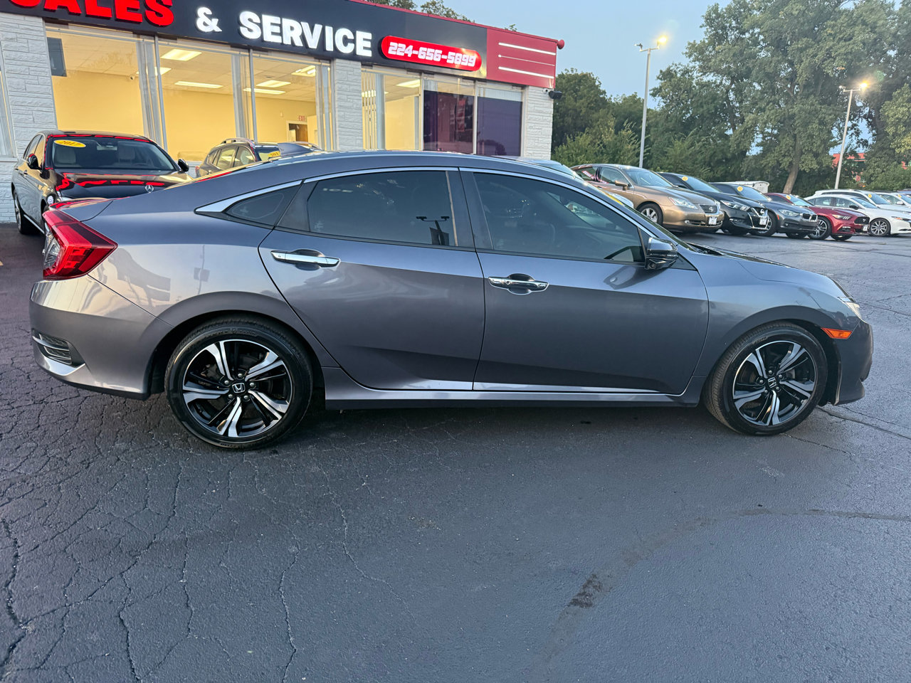 Used 2017 Honda Civic Touring image 8