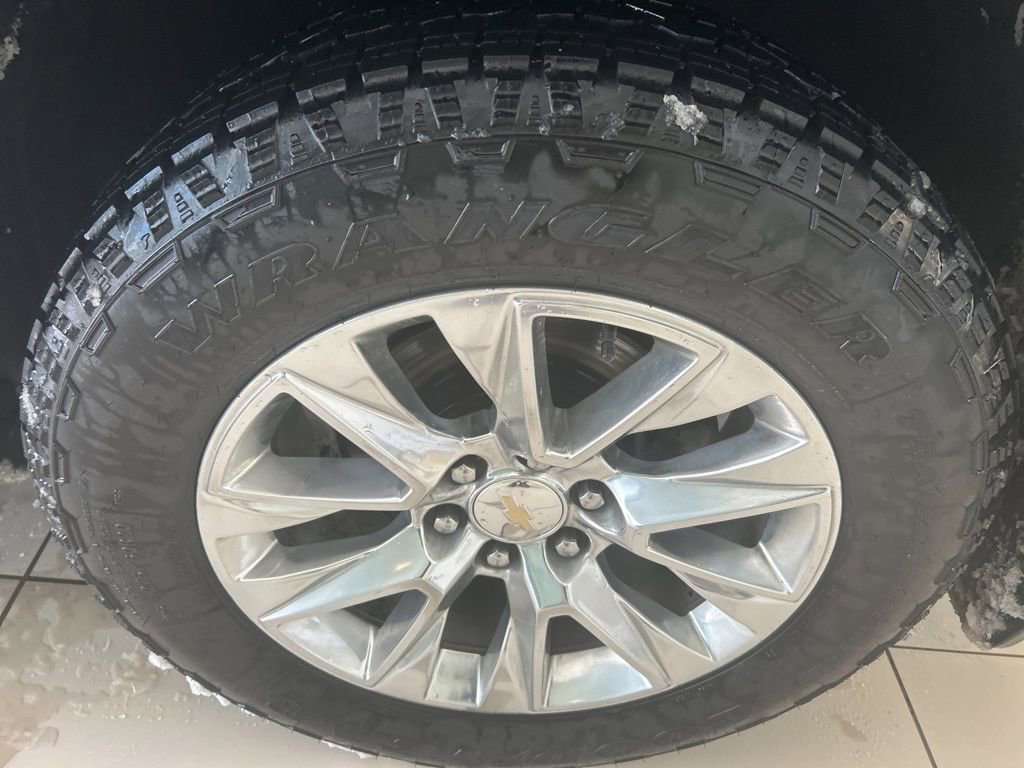 Used 2022 Chevrolet Tahoe Premier w/ Premium Package image 22