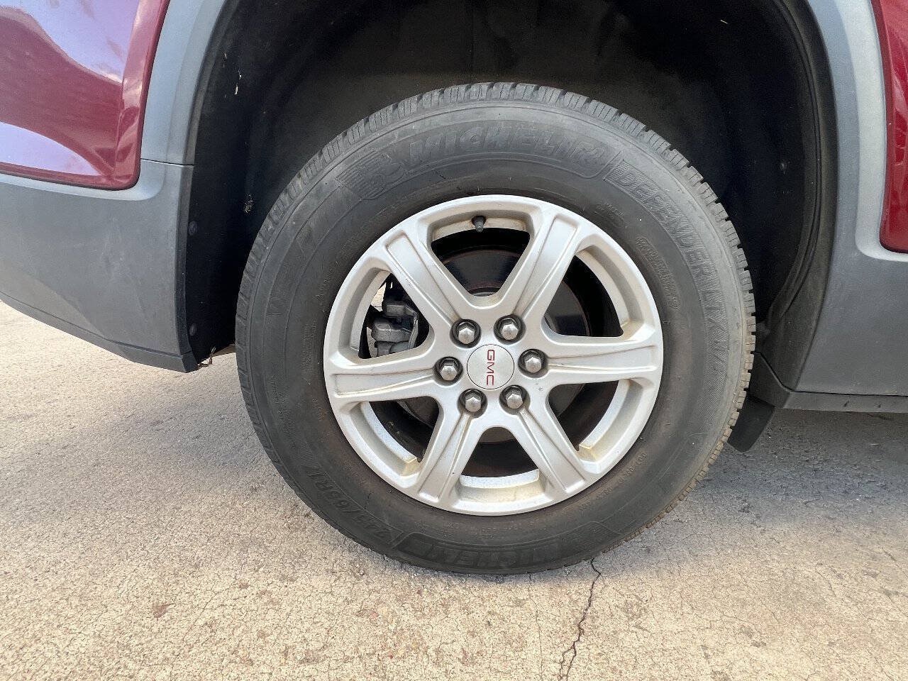 Used 2017 GMC Acadia SLE w/ LPO, Floor Liner Package AWD/4WD image 10