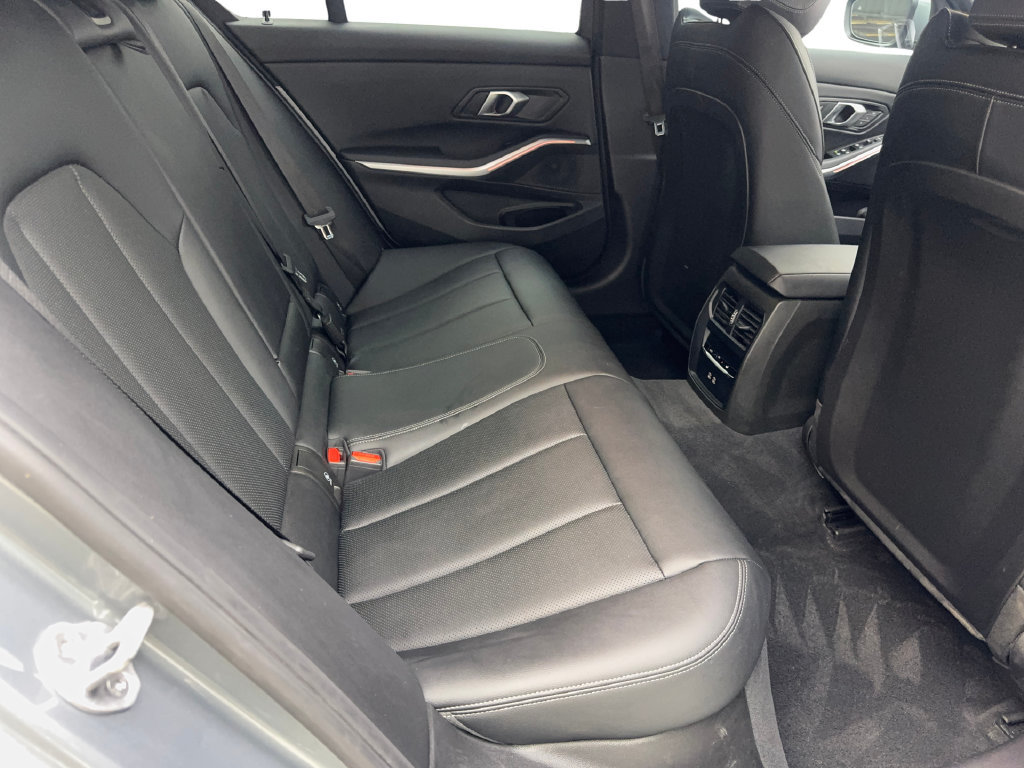 Used 2025 BMW 330i Sedan w/ Premium Package RWD image 41