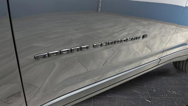 Used 2024 Jeep Grand Cherokee Limited w/ Luxury Tech Group II image 38