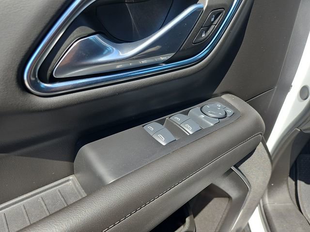 Used 2024 GMC Yukon SLE image 23