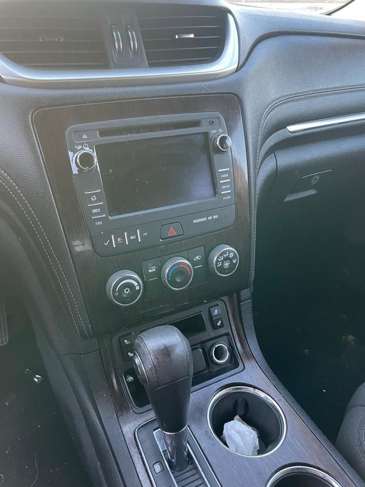 Used 2016 Chevrolet Traverse LT w/ Style and Technology Package image 4