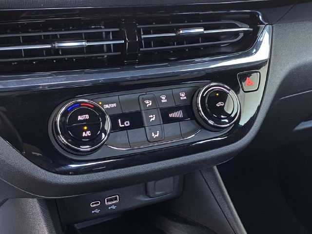Used 2025 Buick Envista Sport Touring w/ Convenience II Package FWD image 25