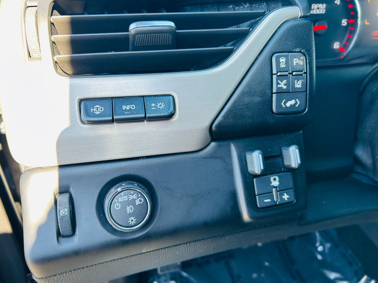 Used 2015 GMC Yukon XL Denali w/ Premium Package image 20