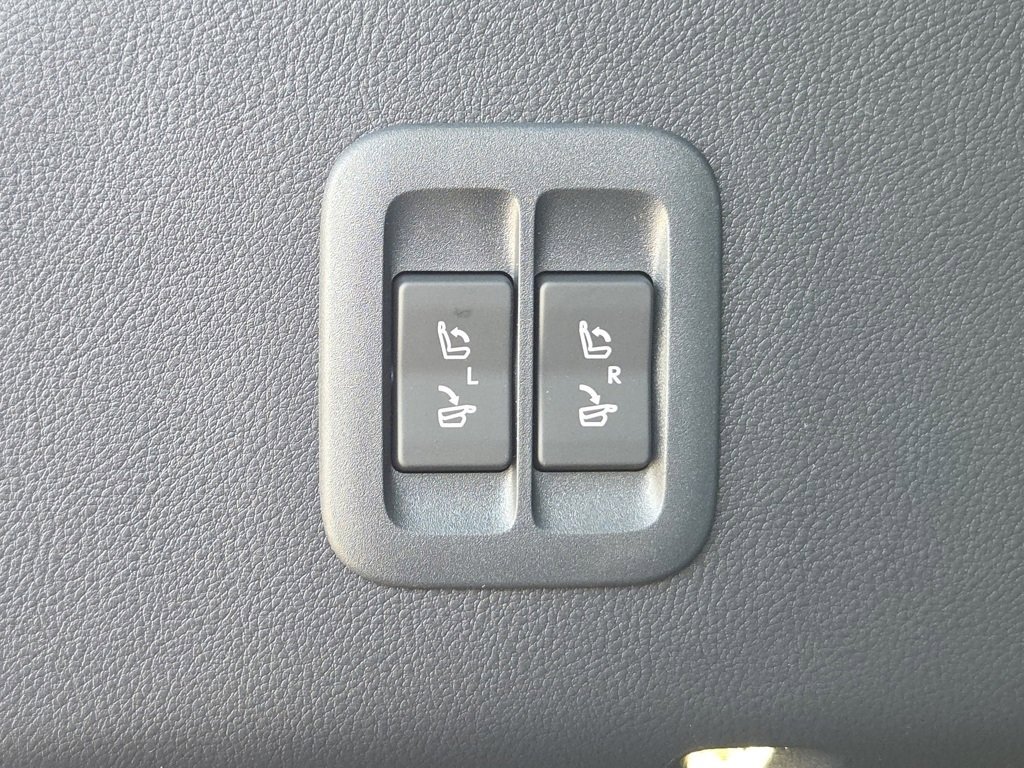 New 2025 Lexus TX 500h AWD image 23