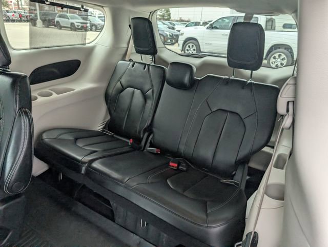 Used 2022 Chrysler Pacifica Touring-L image 20