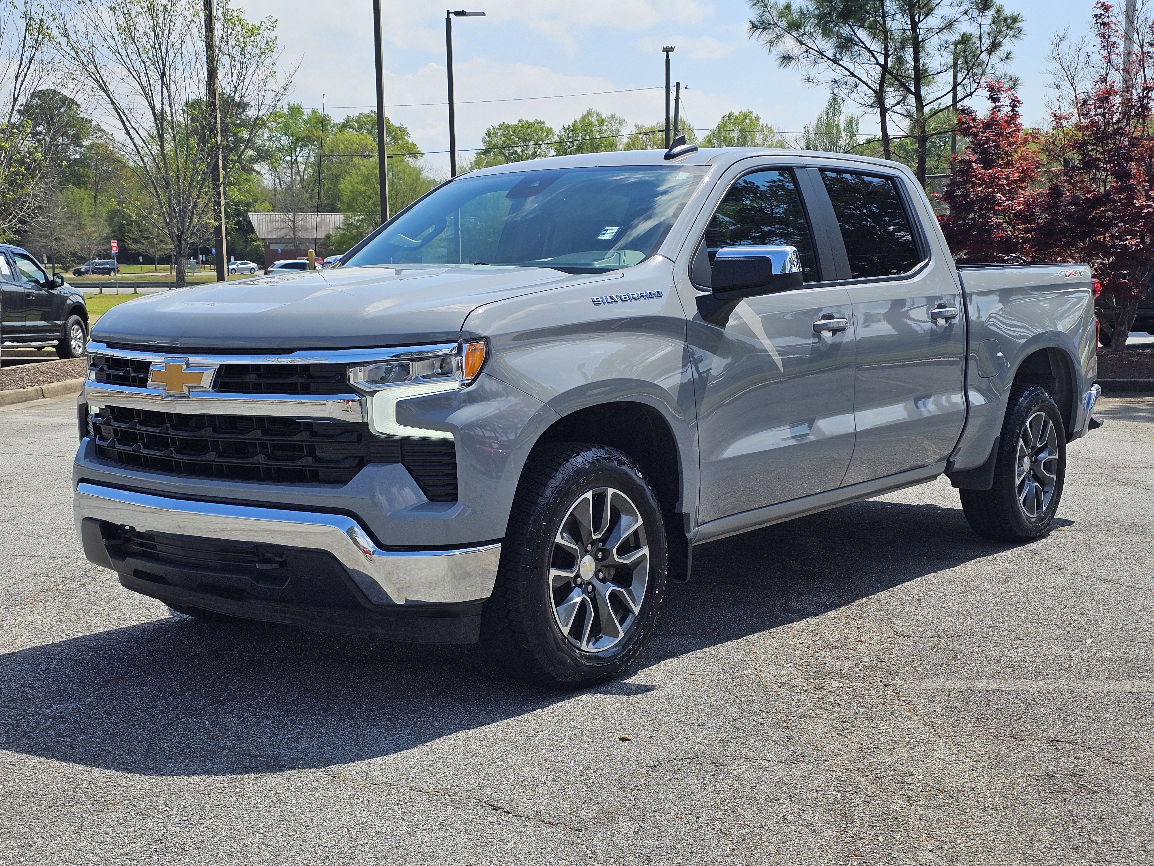 Used 2024 Chevrolet Silverado 1500 LT AWD/4WD image 2