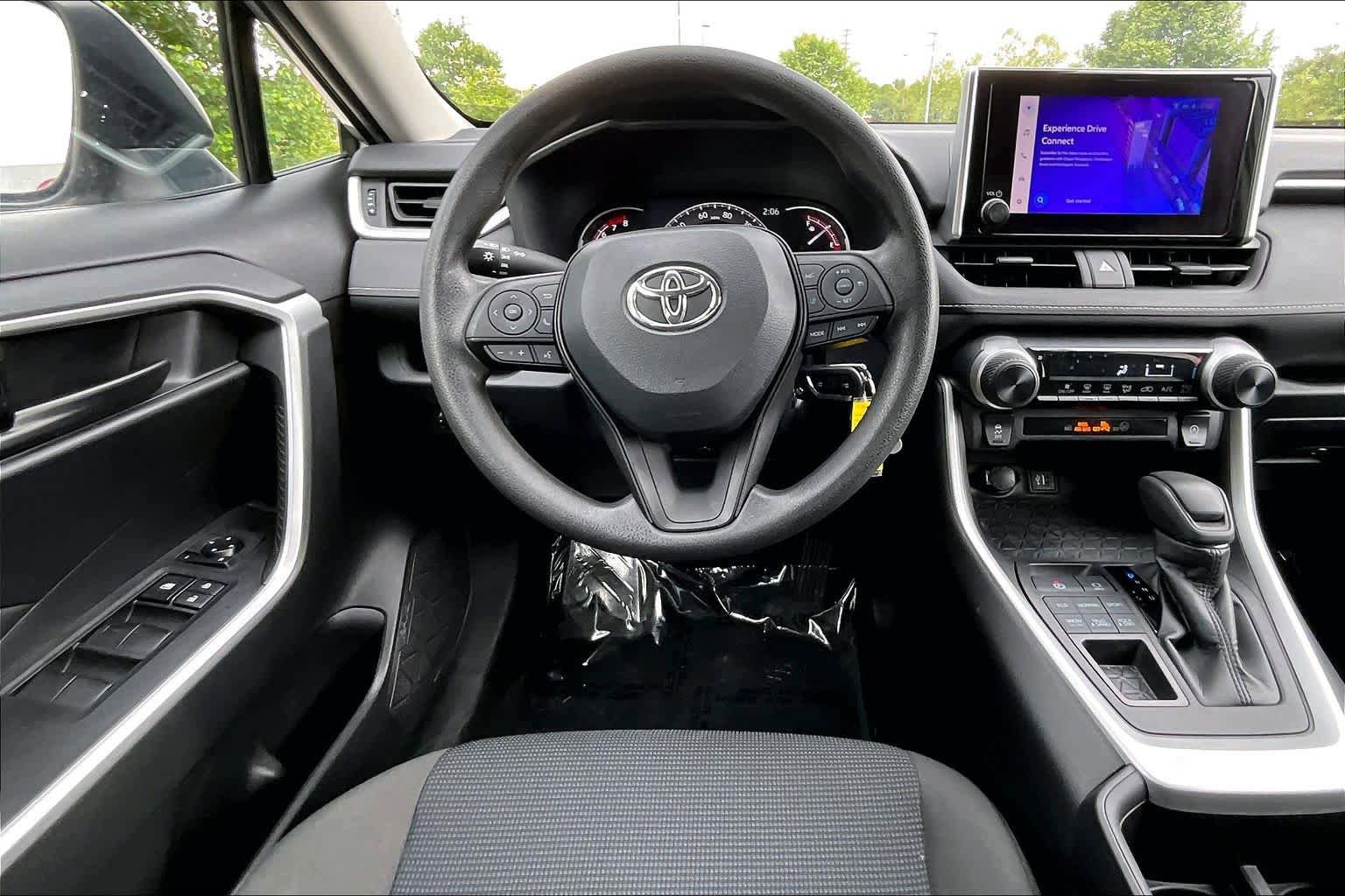 Used 2023 Toyota RAV4 LE AWD/4WD image 6