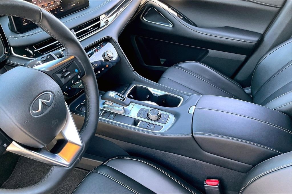 Certified 2025 INFINITI QX60 Luxe w/ Black Edition image 19