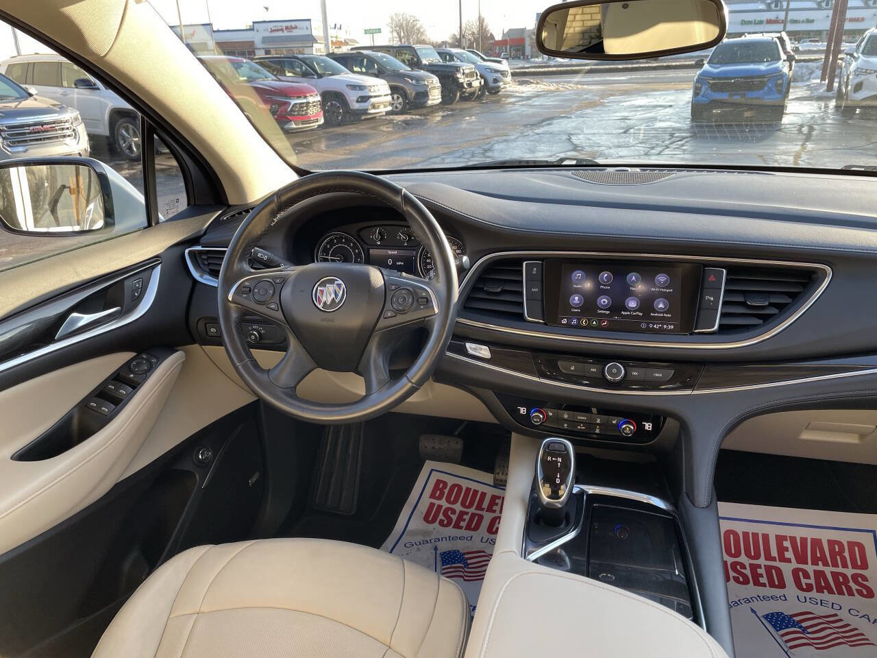 Used 2021 Buick Enclave Essence image 2