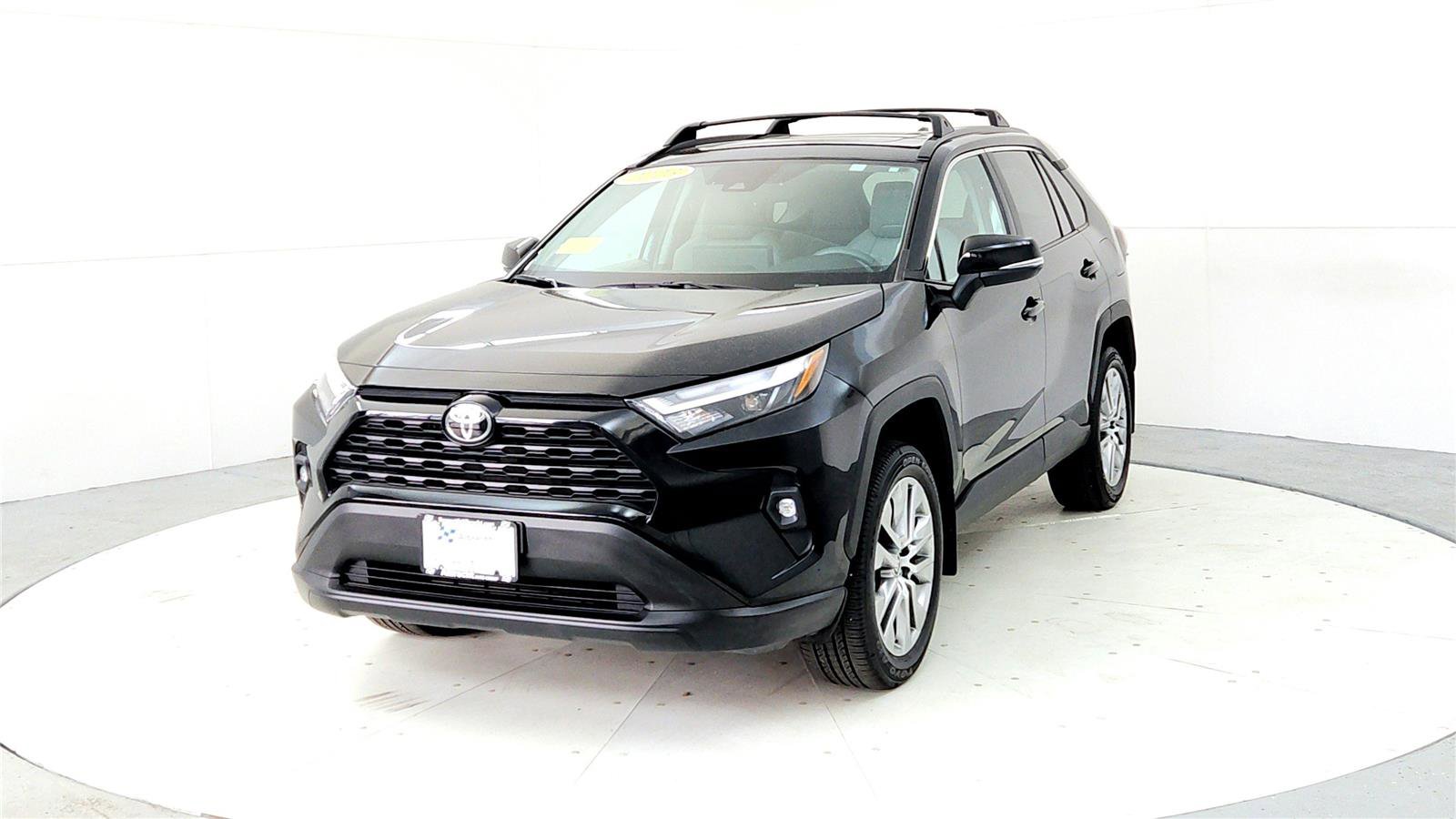 Used 2023 Toyota RAV4 XLE Premium image 2