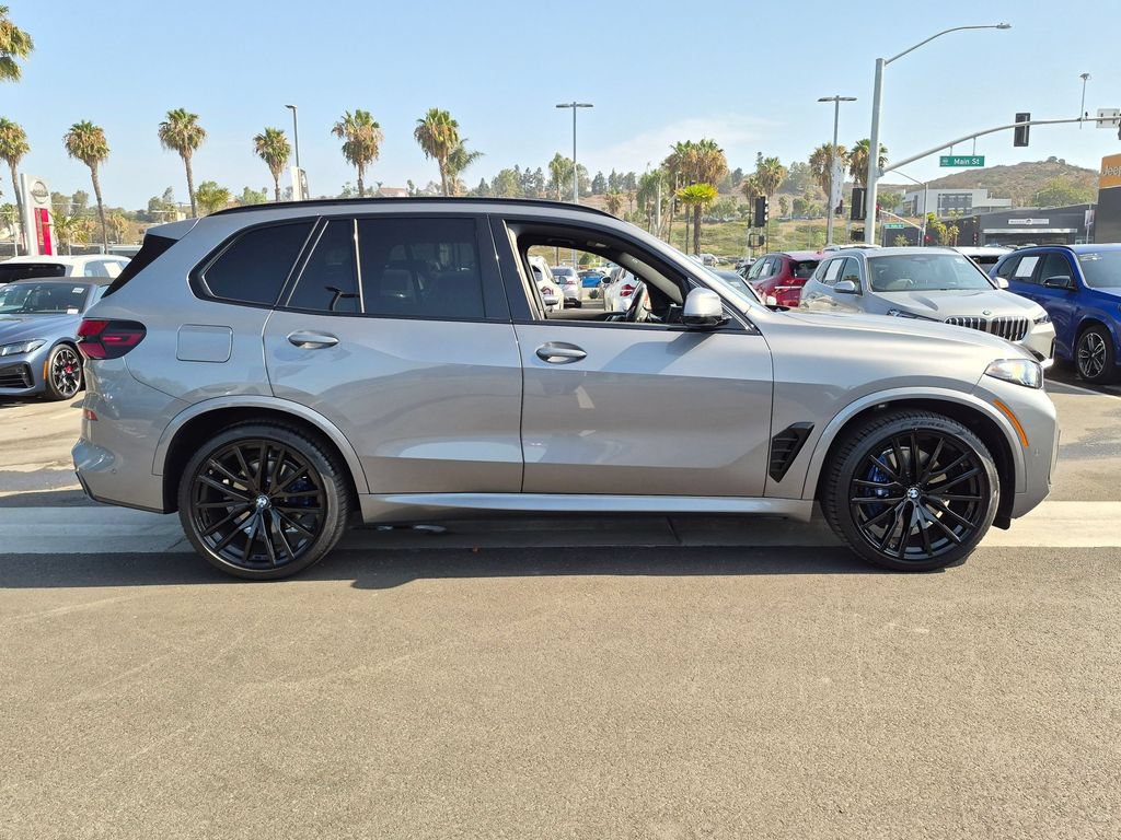 Used 2026 BMW X5 xDrive40i w/ M Sport Package AWD/4WD image 3
