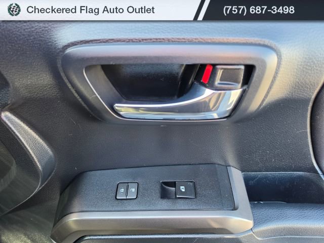 Used 2018 Toyota Tacoma TRD Sport image 41