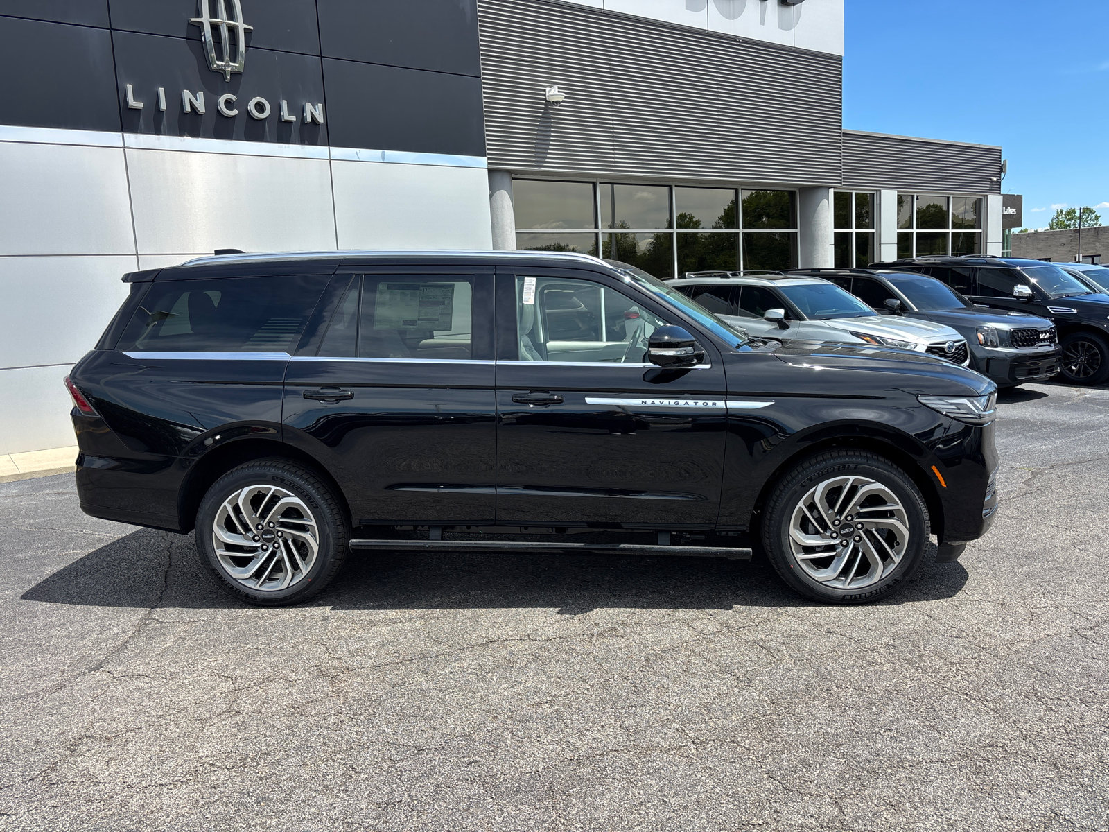 New 2026 Lincoln Navigator Reserve AWD/4WD image 8