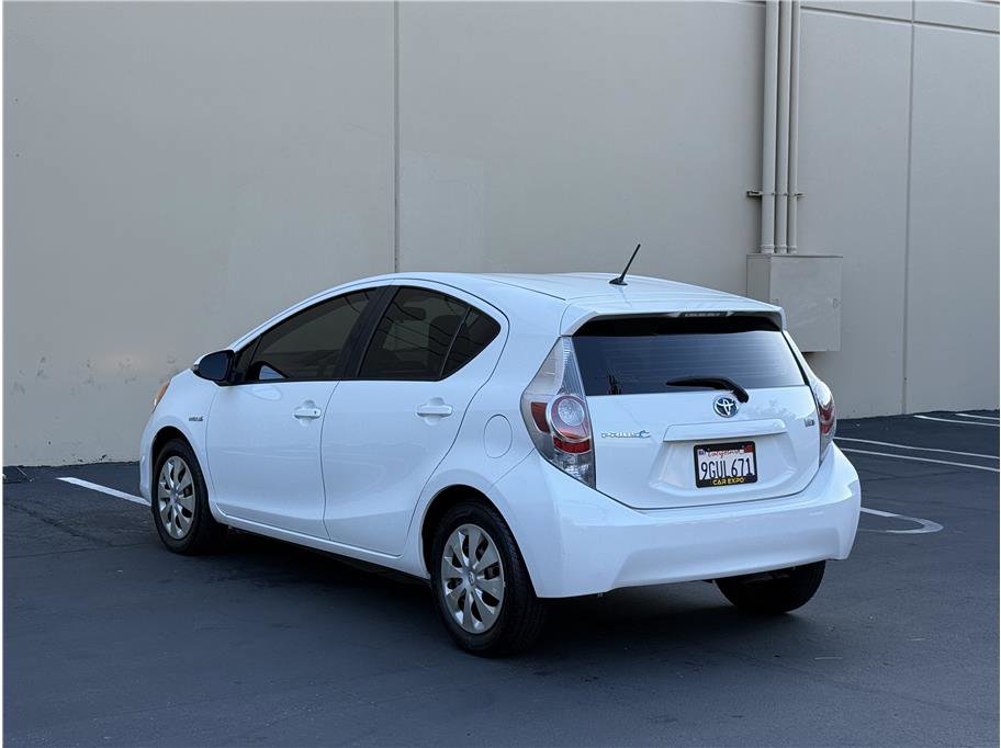 Used 2014 Toyota Prius C One image 4