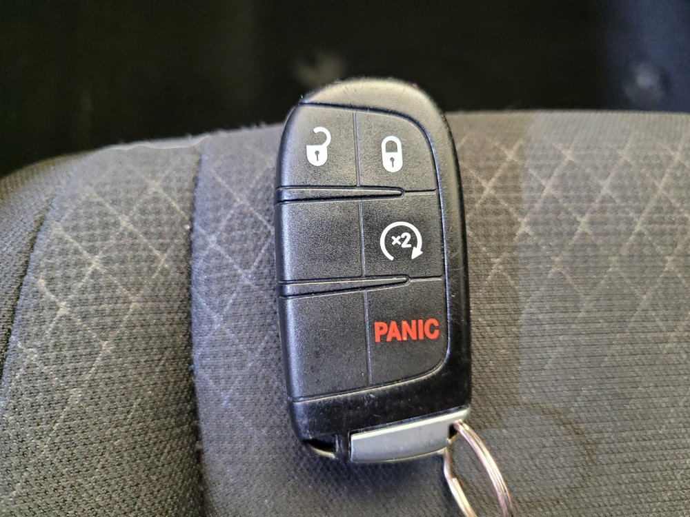 Used 2019 Jeep Grand Cherokee Laredo AWD/4WD image 32
