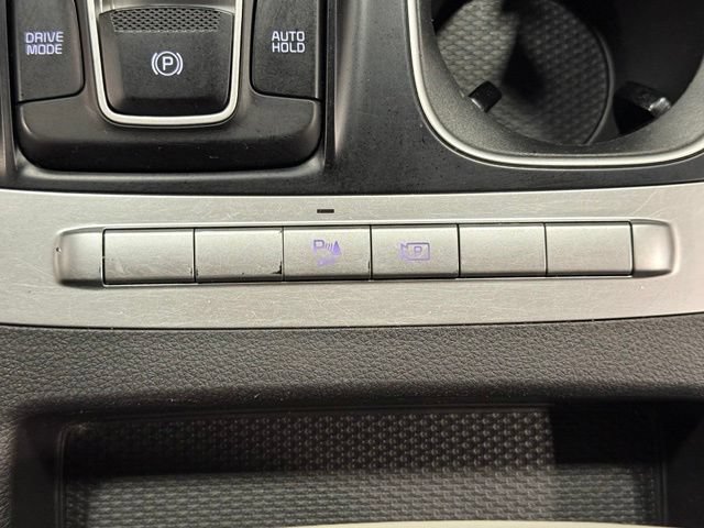 Used 2023 Kia Carnival LX FWD image 27
