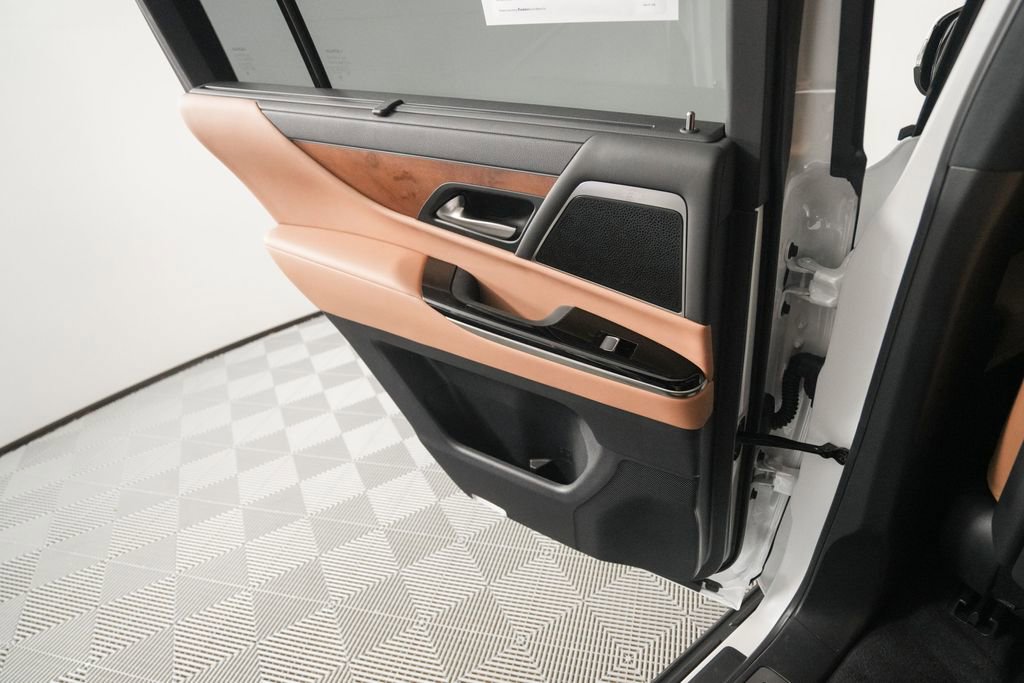 Used 2024 Lexus LX 600 4WD w/ Luxury Package image 14
