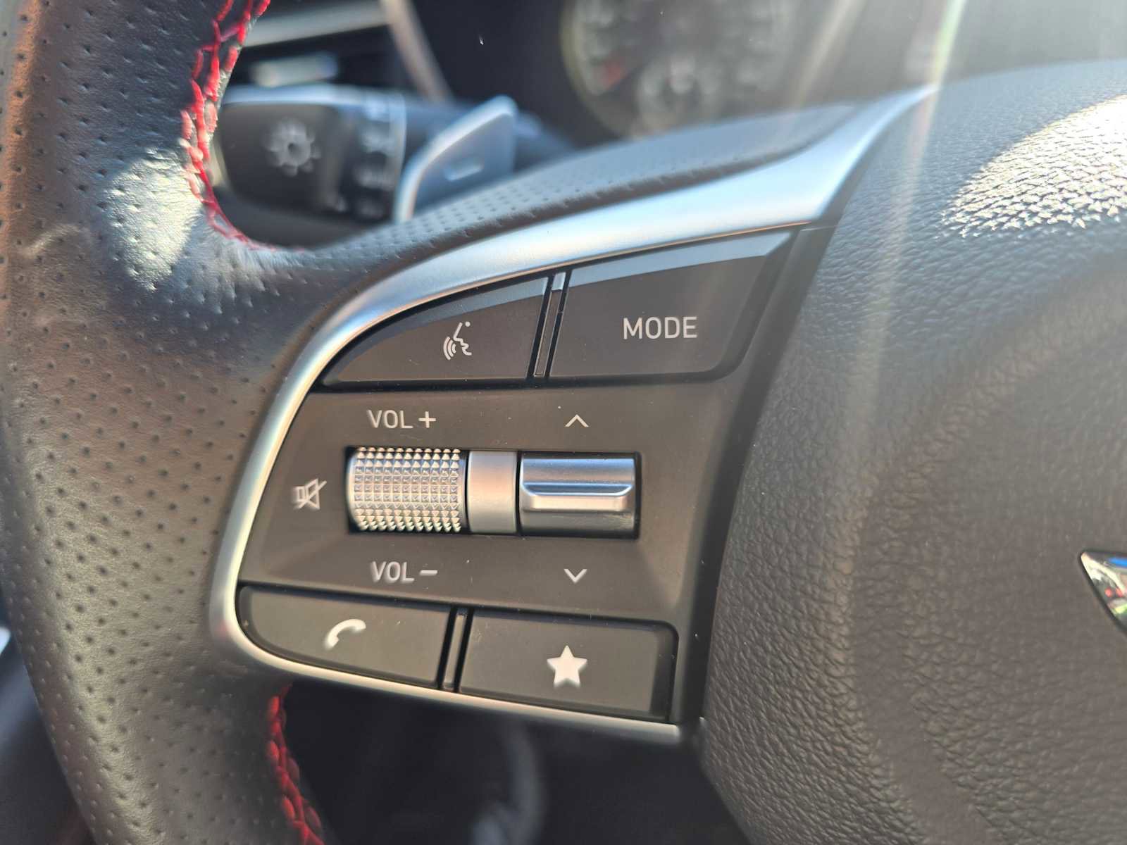 Used 2023 Genesis G70 3.3T w/ Sport Prestige Package image 33