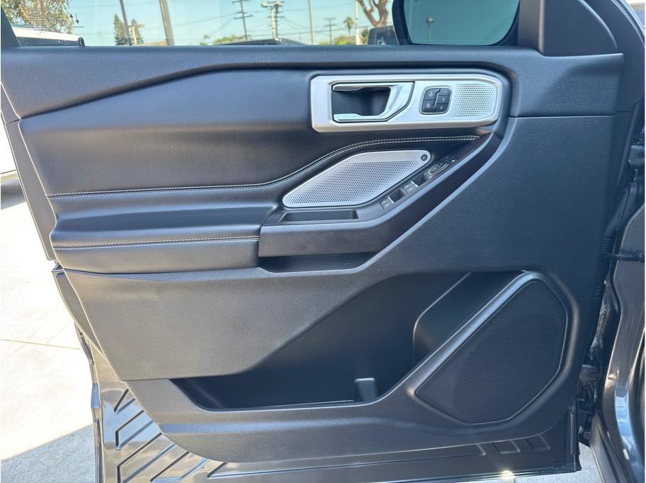 Used 2020 Ford Explorer ST w/ Premium Technology Package AWD/4WD image 12