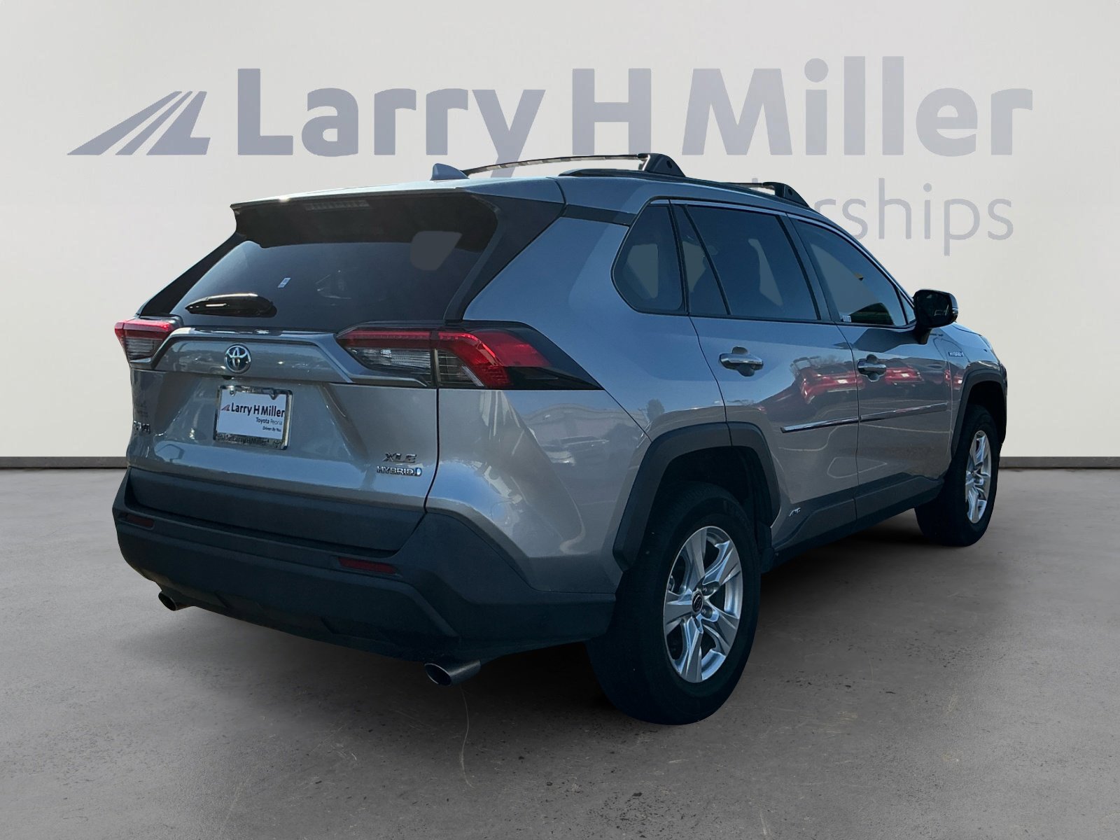 Used 2021 Toyota RAV4 XLE w/ Carpet Mat Package (TMS) image 5