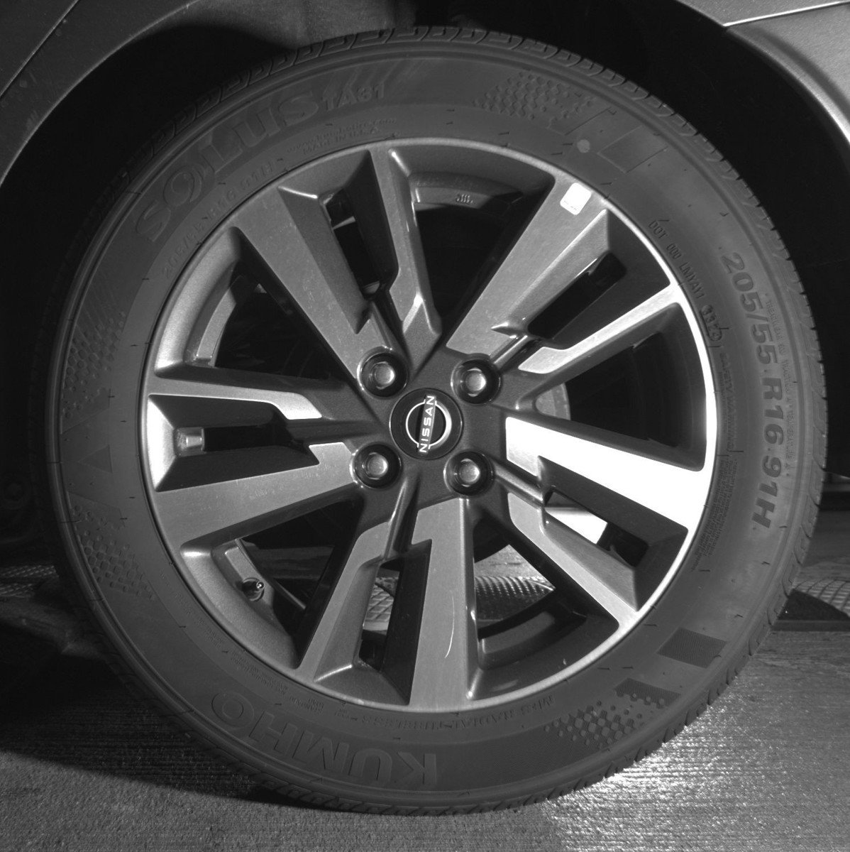 Used 2025 Nissan Versa SV image 13