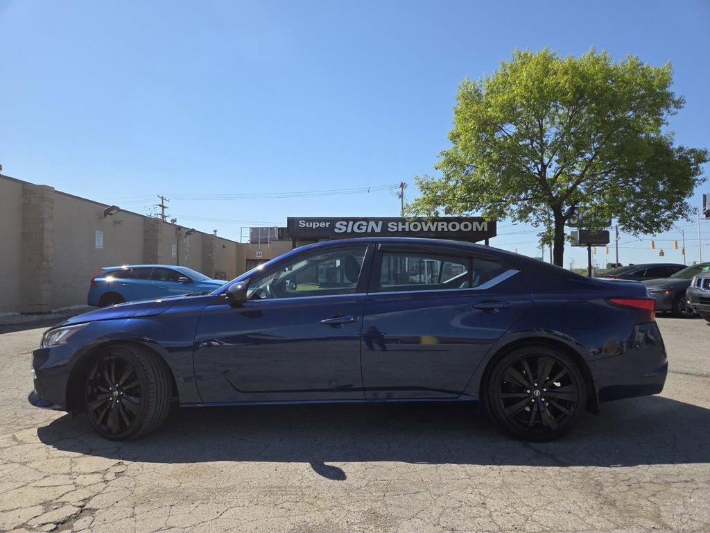 Used 2022 Nissan Altima 2.5 SR FWD image 14