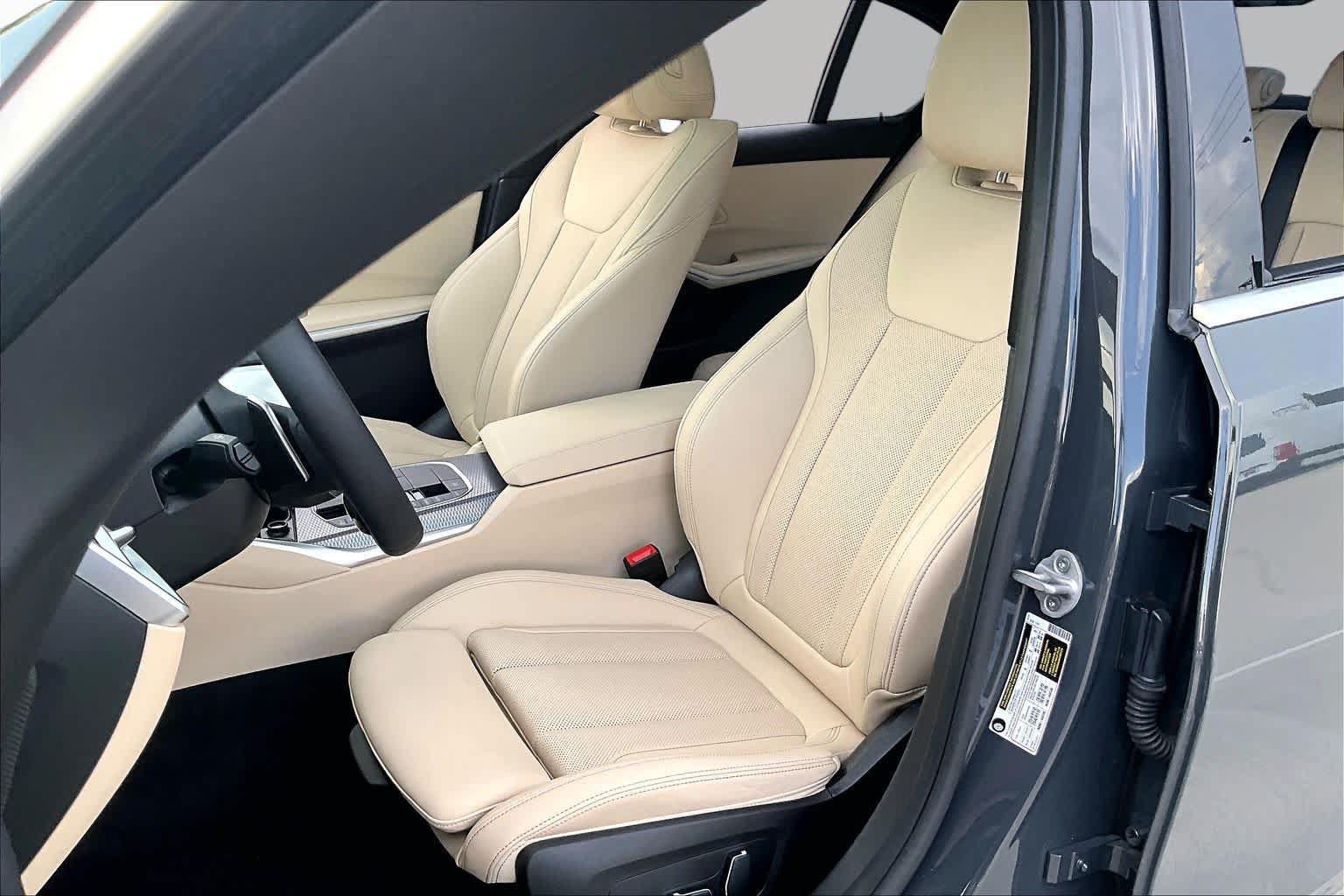 Used 2025 BMW 330i Sedan w/ Premium Package RWD image 7