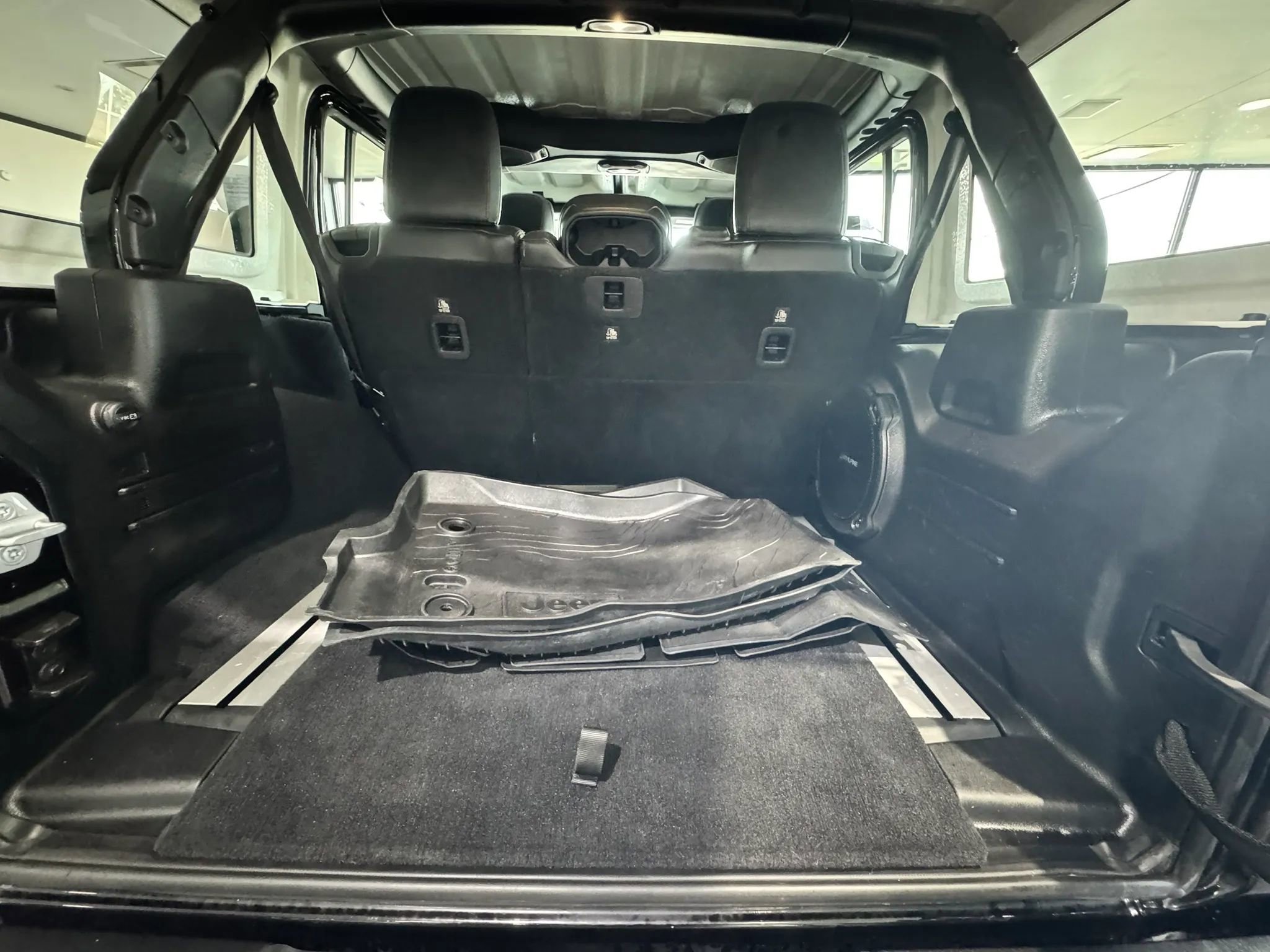 Used 2018 Jeep Wrangler Unlimited Rubicon image 33