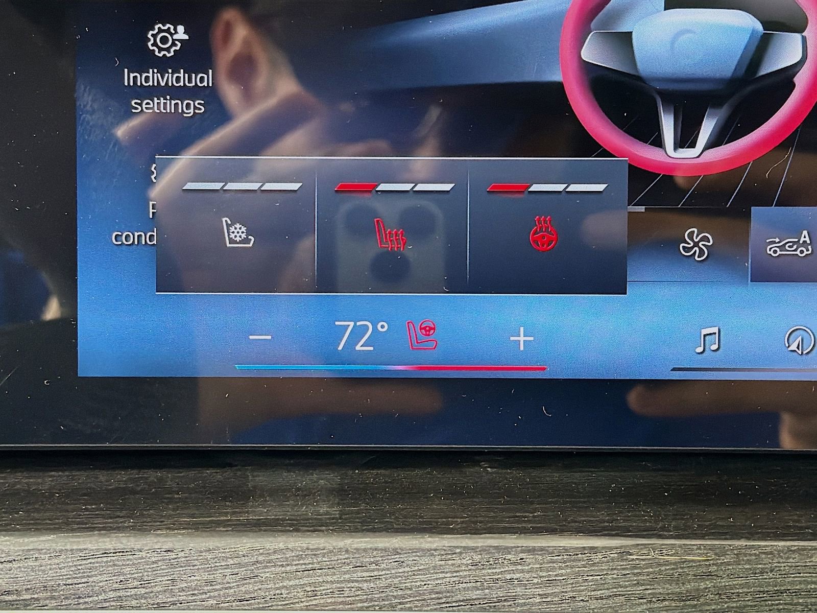 New 2026 BMW 750e xDrive image 24