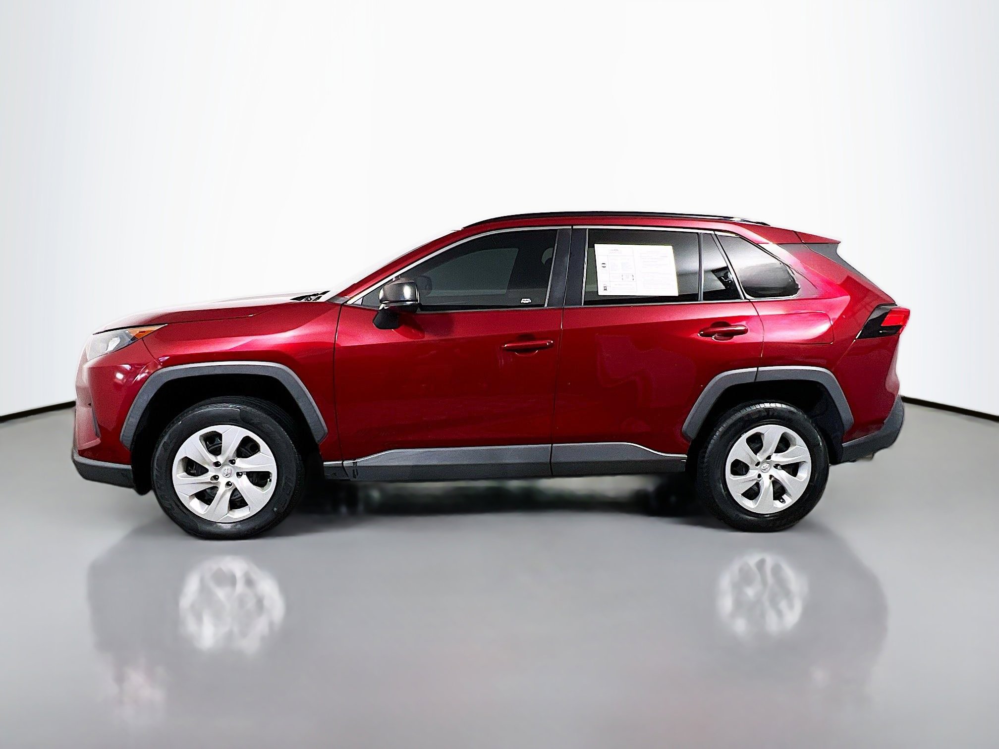 Used 2021 Toyota RAV4 LE image 9