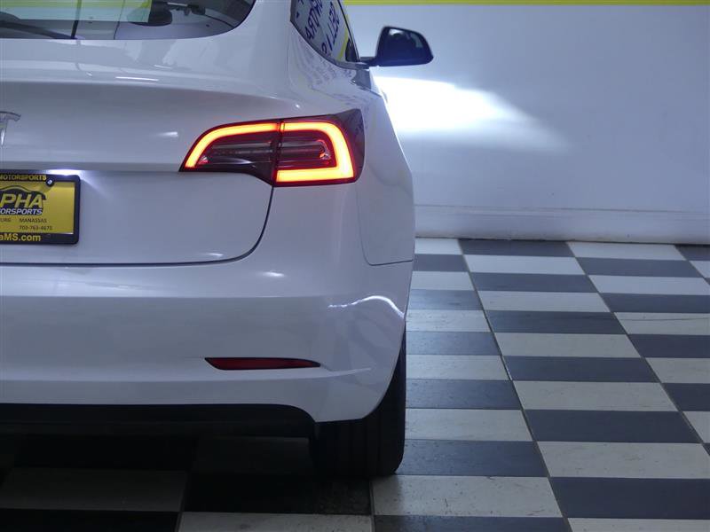 Used 2023 Tesla Model 3 Standard Range image 29