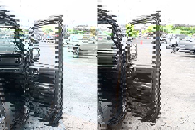 Certified 2023 Jeep Gladiator Sport AWD/4WD image 14