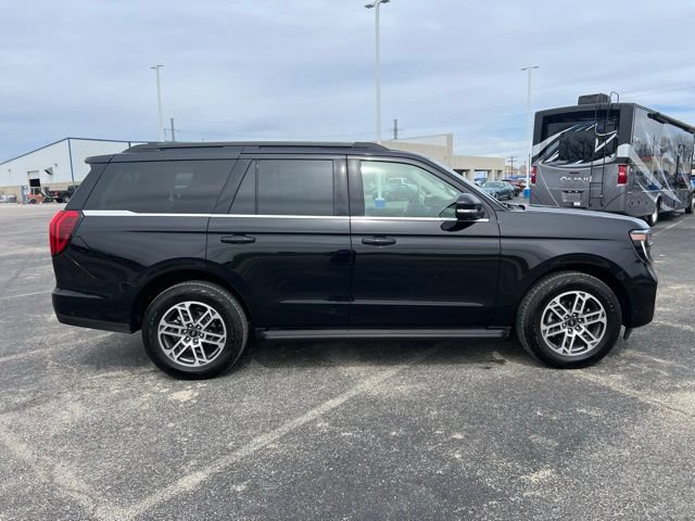 Used 2025 Ford Expedition Active AWD/4WD image 6
