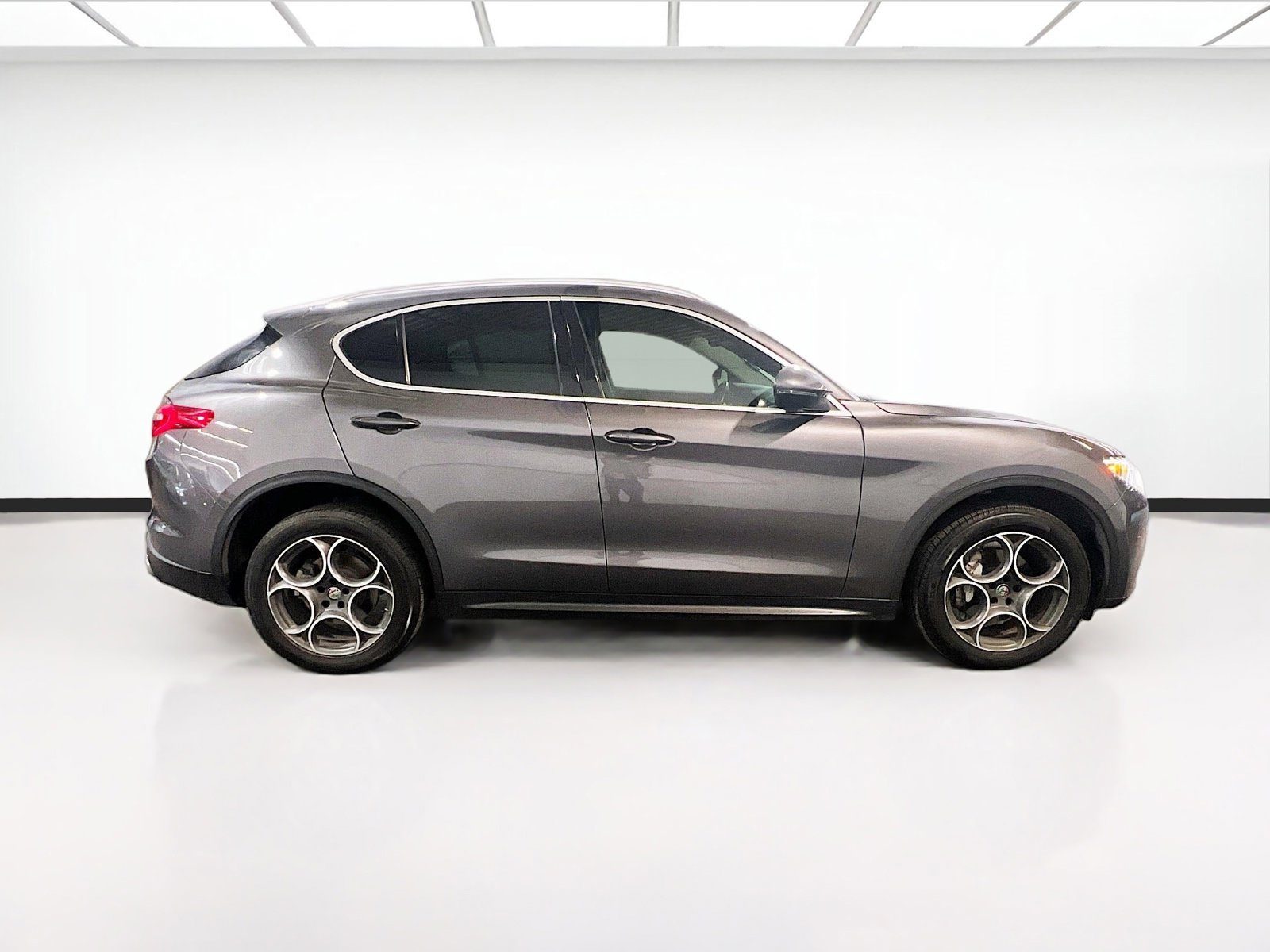 Used 2018 Alfa Romeo Stelvio Ti image 24