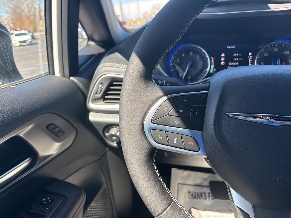 New 2025 Chrysler Pacifica Select image 24