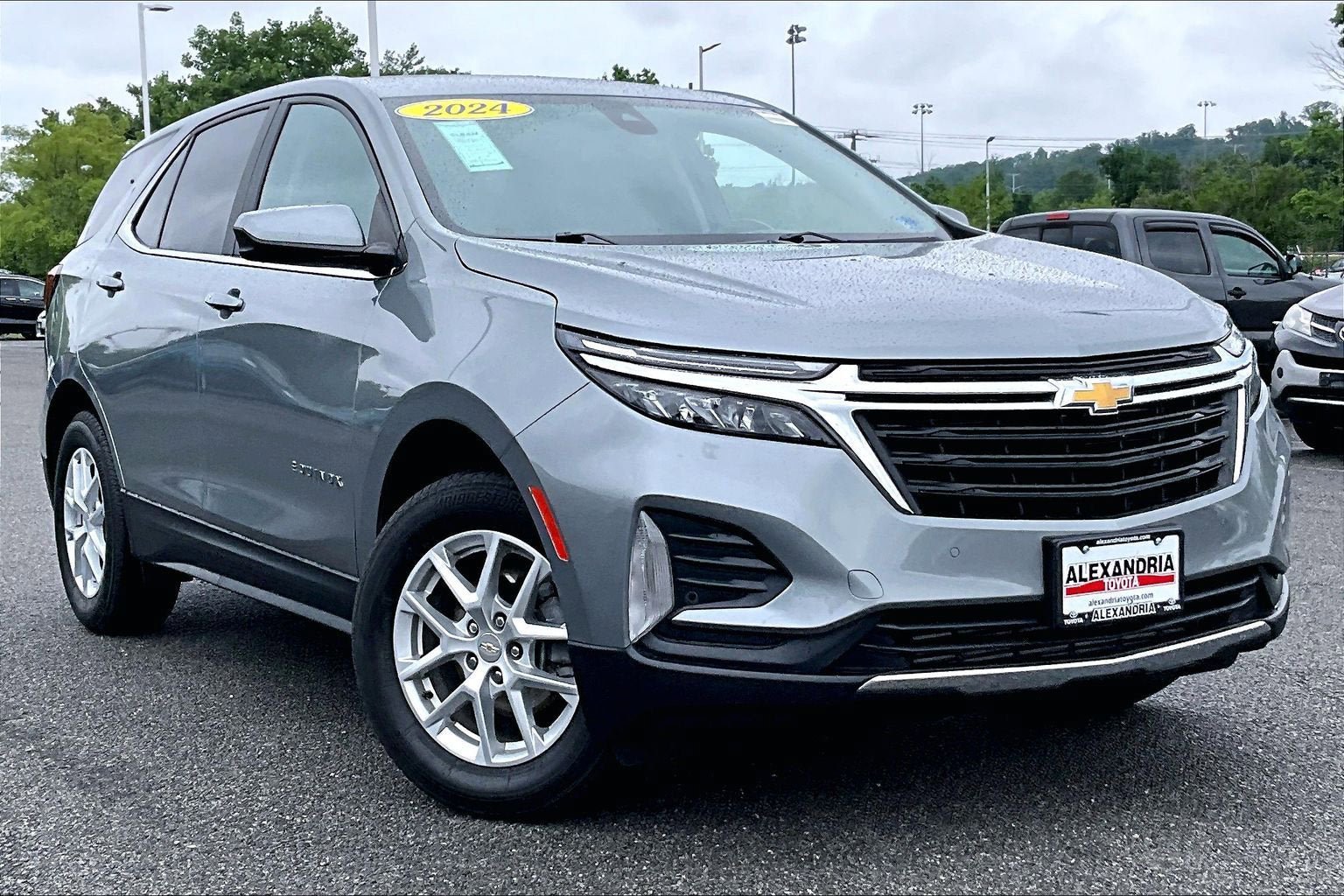 Used 2024 Chevrolet Equinox LT AWD/4WD image 2