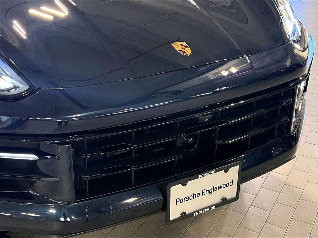 Certified 2025 Porsche Cayenne Coupe AWD/4WD image 32