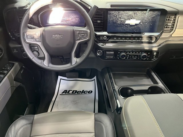 Used 2025 Chevrolet Silverado 2500 ZR2 w/ Technology Package image 12