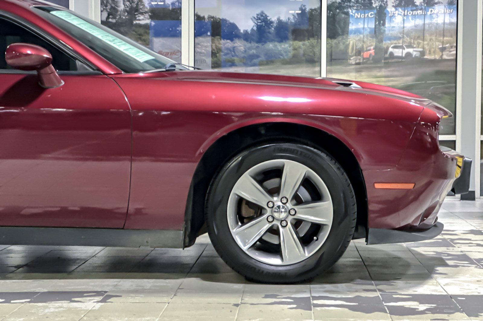Used 2019 Dodge Challenger SXT image 33