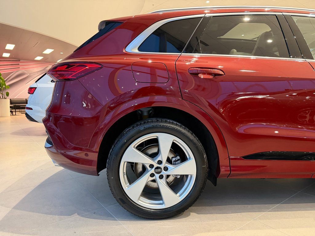 New 2025 Audi Q5 Prestige AWD/4WD image 11